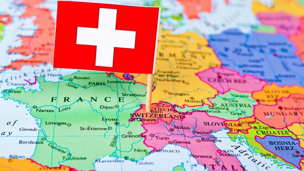 Europakarte mit grosser Markierung für kleine Schweiz